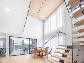Prestige and Elegance 5BR House w Pool Rochedale